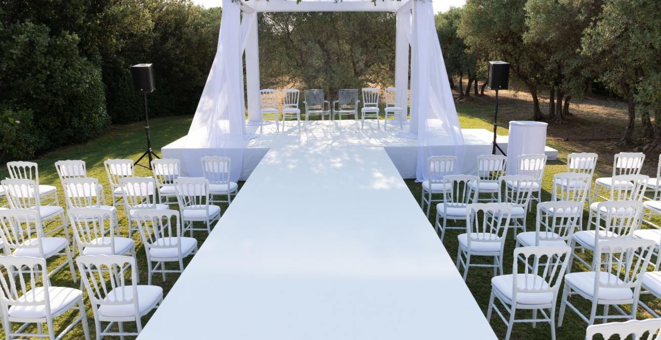 Appel d’aide pour un couple en difficulté financière se mariant bientôt